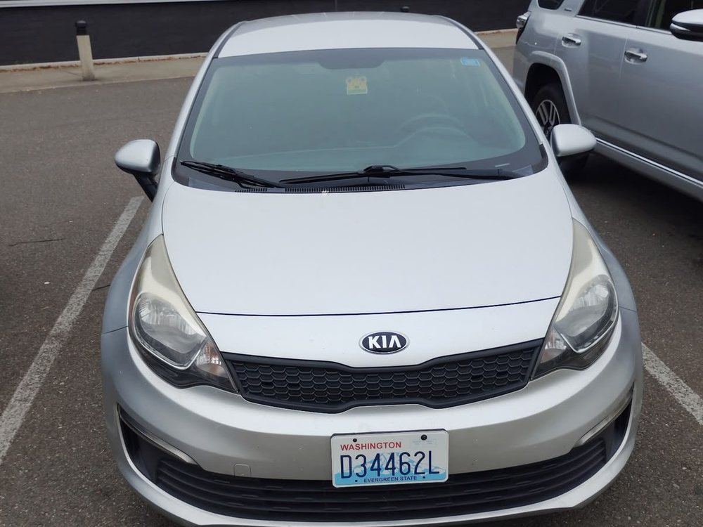 Silver Kia Rio